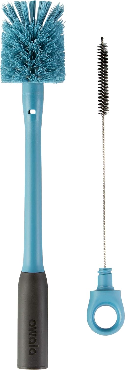 2-in-1 bottle brush with hidden, removable straw brush integrated into the handle