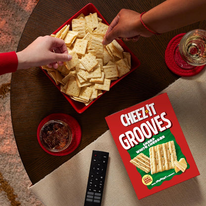 Cheez-It Grooves Sharp White Cheddar Crackers – School Snack and Lunchbox Staple for Kids' Backpacks and Bento Boxes, 17oz Box