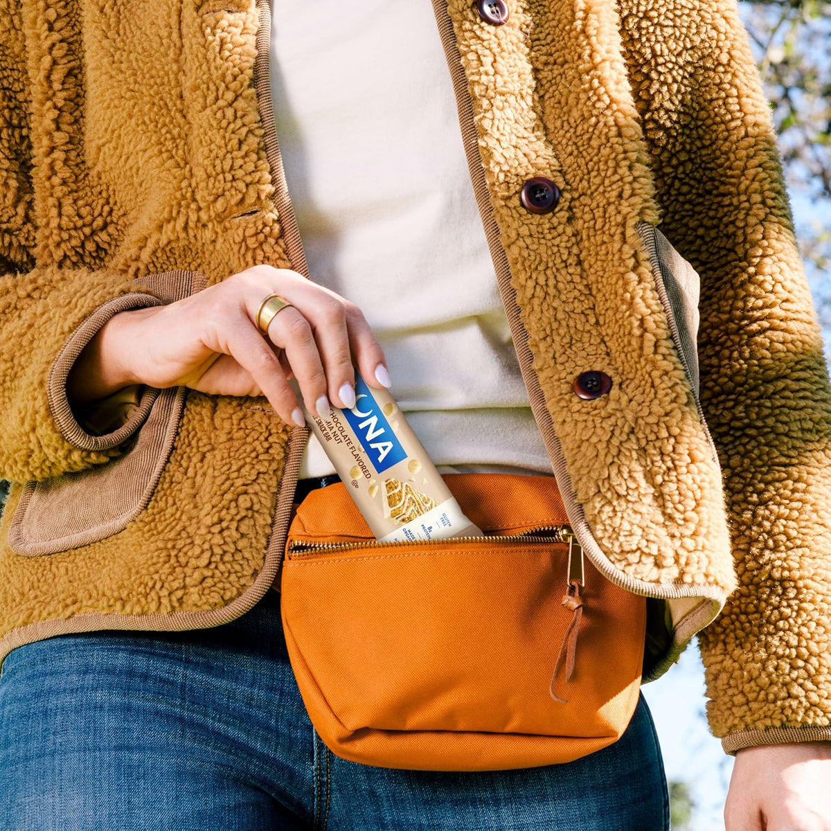 Clif Bar Luna White Chocolate Macadamia – Clean Gluten-Free Snack for Fitness Locker Room and Holistic Reset Moments