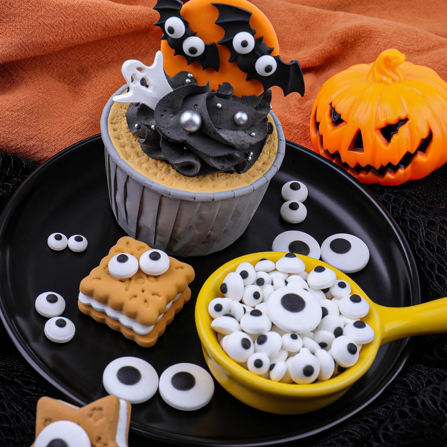 Eye-Shaped Cake Sprinkles – Child-Friendly Toppers for Kids' Halloween Party Dessert Table
