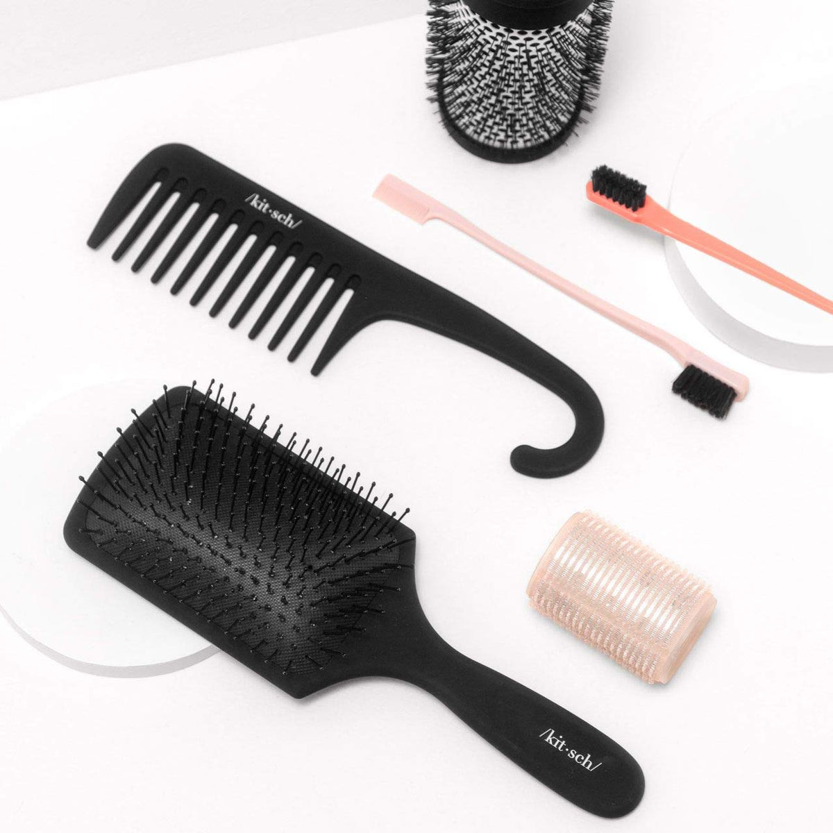 Kitsch Detangler for Curly Hair – Simple Functional Design for the Modern Neutral Bathroom