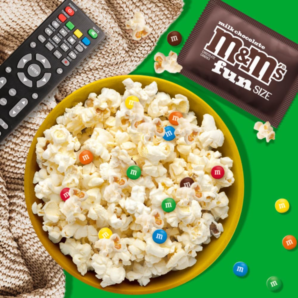 M&M'S Fun Size Milk Chocolate Halloween Candy – Grab-and-Go Trick-or-Treat Packs for Tailgates and Block Parties