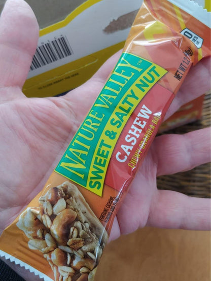 Nature Valley Sweet and Salty Nut Cashew Granola Bars – Pre-Workout Light Fuel for the Office and Gym Bag