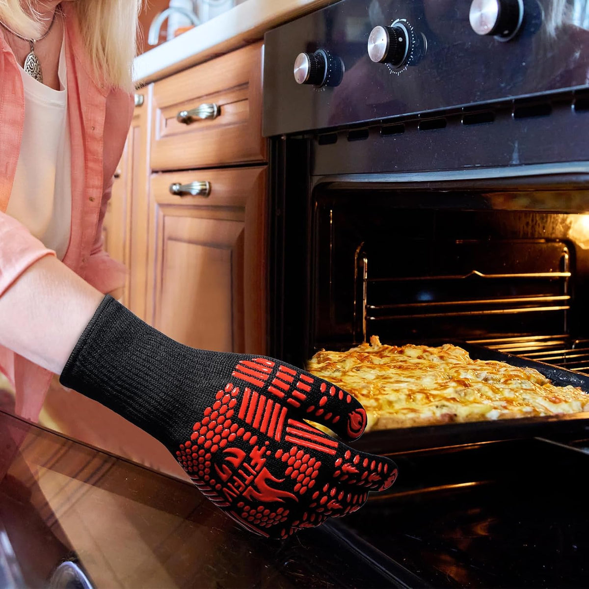 polyester-cotton inner lining for breathability and comfort