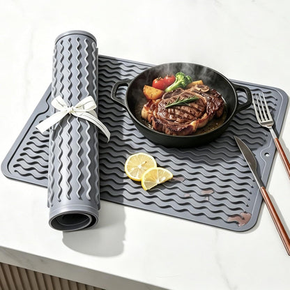 ribbed top surface that channels and traps drips away from dishes