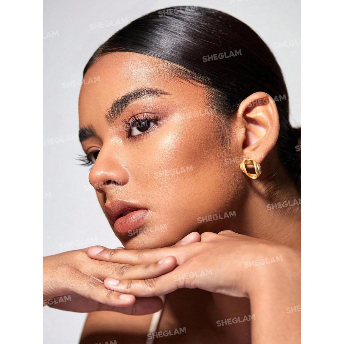 SHEGLAM Snatch n Define Contour Stick for Small Apartment Bathrooms and Uncluttered Sculpting Routines